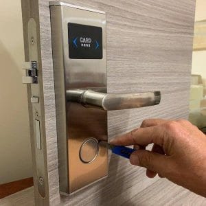 Electronic lock with emergency key