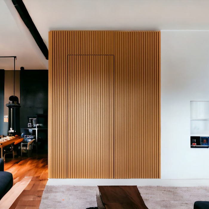 Porta con pannelli boiserie bianca